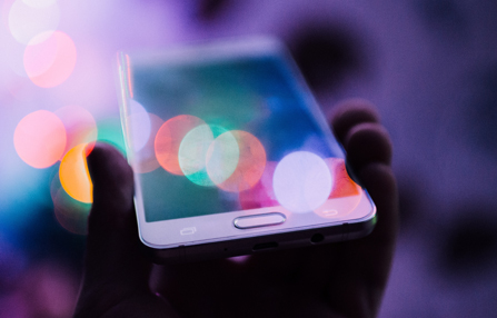 The smart color-changing mobile phone screen of the future