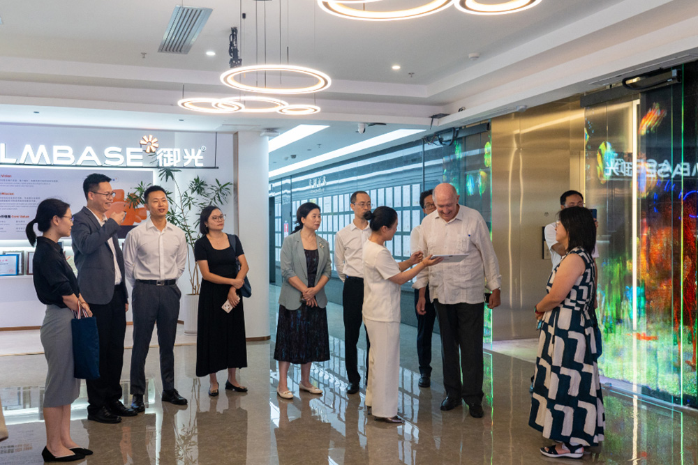 西班牙深圳总商会一行走进御光FILMBASE