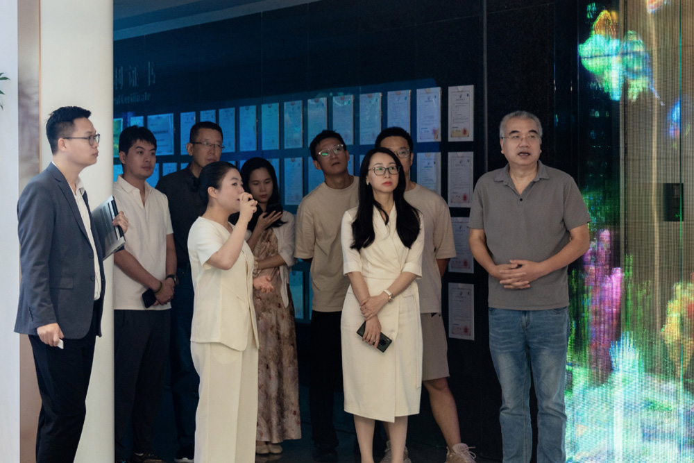 深圳报业集团走访御光FILMBASE，共促产业与传播同频共振